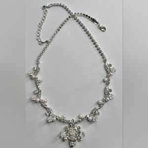 🌟Vintage Glam Silver Sparkly Necklace With Crystals And Pearls 🌟